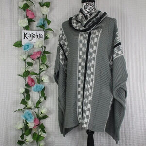 YAIRA Gray Crawl Neck Knit Poncho NWT One Size